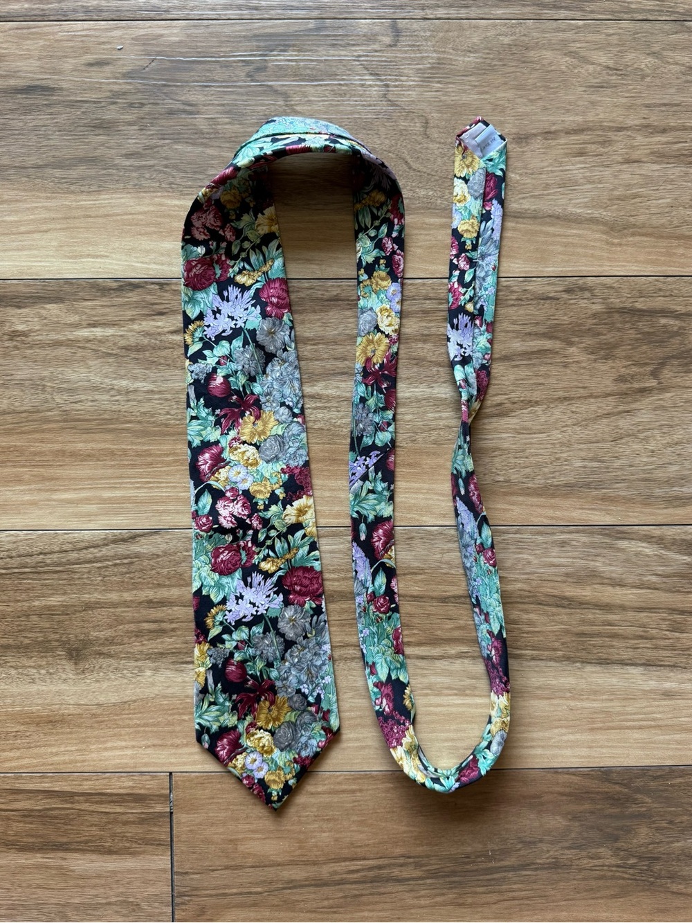 Vintage Pierre Cardin Italy 100% Silk Floral Botanical Necktiie